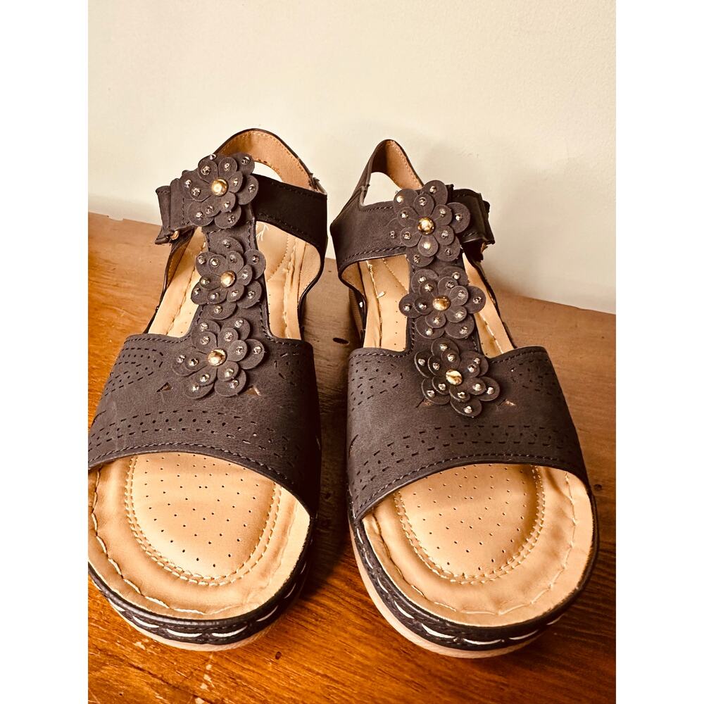 Shibever Women's Black & Tan Flower Wedge Sandals Size 39 (8.5M) New